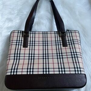Like New Authentic Burberry Classic Checkered Tote in Beige and Brown (Cloth)